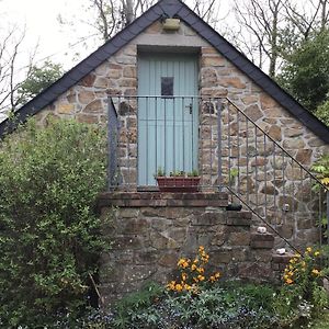 Cozy Camborne Studio Retreat With Two Single Beds Leilighet Exterior photo