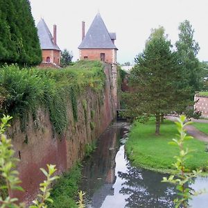 Les Insolites Du Brochet Aparthotel Péronne Exterior photo