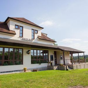 Penzion Majak Hotell Dublovice Exterior photo