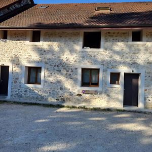 Le Gite De La Ferme Leilighet Belley Exterior photo