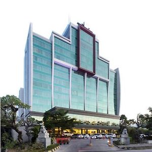 Claro Kendari Hotell Exterior photo