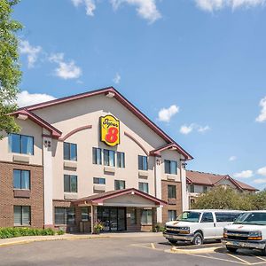 Super 8 By Wyndham Bloomington/Airport Hotell Exterior photo