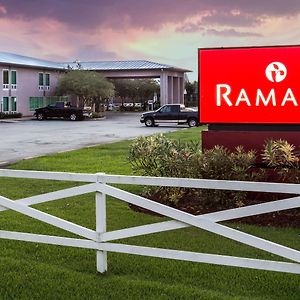 Ramada By Wyndham Luling Hotell Exterior photo