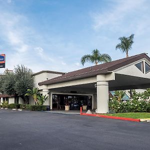 Howard Johnson By Wyndham Fullerton/Anaheim Conference Cntr Hotell Exterior photo