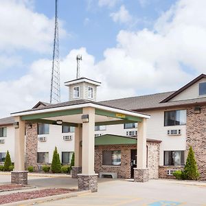 Super 8 By Wyndham Mclean/Bloomington Sw Motel Exterior photo