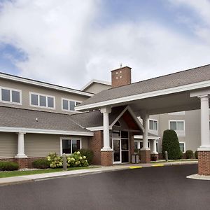 AmericInn by Wyndham Beaver Dam Exterior photo