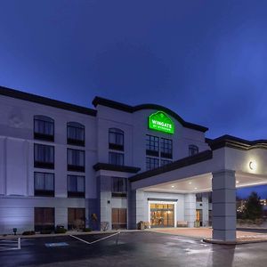 Wingate By Wyndham Erie Hotell Exterior photo