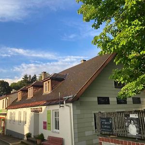 Buehnenwirtshaus Juster Hotell Gutenbrunn Exterior photo