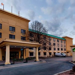 La Quinta By Wyndham Milwaukee Bayshore Area Hotell Glendale Exterior photo