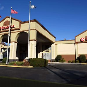 Ramada By Wyndham Triangle/Quantico Hotell Exterior photo