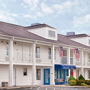 Baymont By Wyndham Tullahoma Hotell Exterior photo