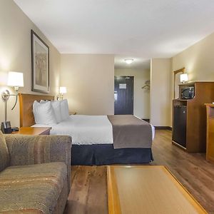Quality Inn And Suites Saskatoon Exterior photo