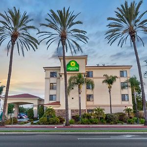 La Quinta By Wyndham Ne Long Beach/Cypress Hotell Hawaiian Gardens Exterior photo