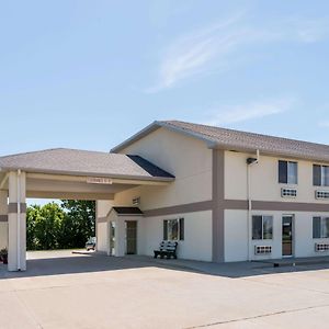 Super 8 By Wyndham Beloit Hotell Exterior photo