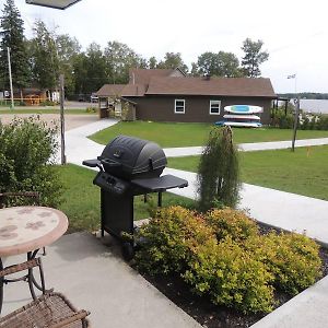 Les Chalets Baie Cascouia Hotell Larouche Exterior photo