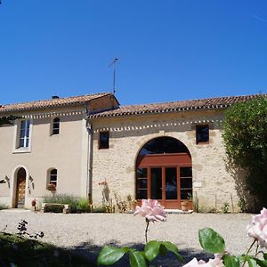 Chateau Le Livey Bed & Breakfast Saint-Pierre-d'Aurillac Exterior photo