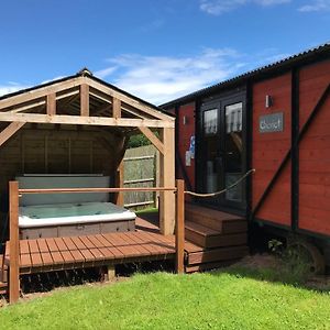 Luxury Railway Carriage With Own Private Hot Tub Leilighet Clodock Exterior photo
