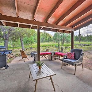 Peaceful Strawberry Cabin Fire Pit And Hot Tub Villa Pine Exterior photo