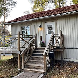 Cozy Cabin, Neighbour To Lake & National Park Tyreso Exterior photo