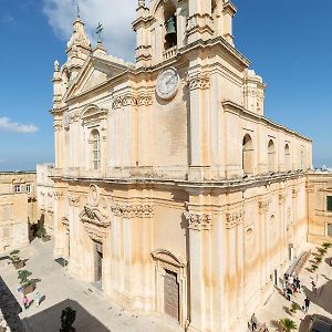 Palazzo 16Th Century Mdina, Opposite St Paul'S Cathedral By 360 Estates Leilighet Exterior photo