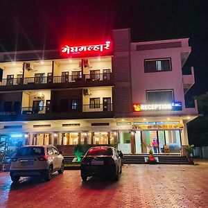 Hotel Meghmalhar Lodging Jejuri Exterior photo