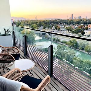 Sunrise Above Sky With Rooftop Pool Leilighet Wien Exterior photo