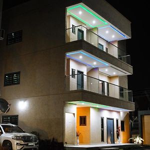 Immaculate 3-Bed Apartment In Accra Exterior photo