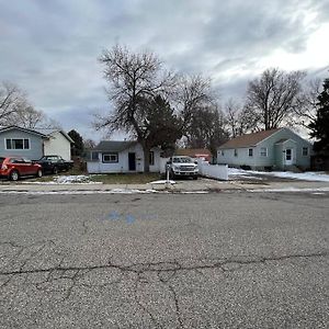 Roomy Single Bedroom With A Huge Back Yard Billings Exterior photo