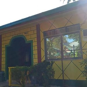 Rodel Yellow Hauz Hotell Itaytay Exterior photo