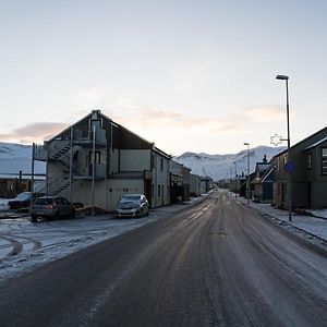 Scenic Penthouse - Ocean View & Skylight Windows Leilighet Siglufjordur Exterior photo