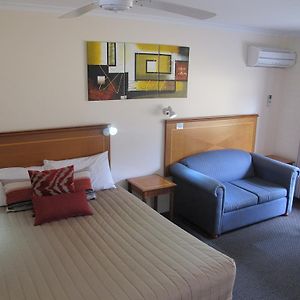 Golfers Lodge Motel Corowa Room photo