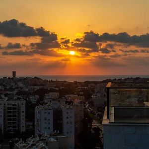 Bautiful Penthouse 4Bed With Jacuzzi Sea View Leilighet Tel Aviv Exterior photo