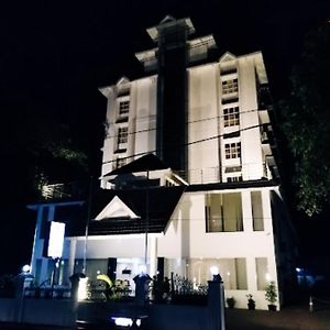 Vyshak International Hotell Payyannur Exterior photo