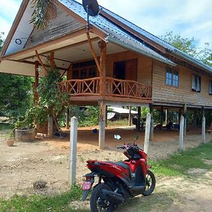 Artist Homestay Ko Yao Noi Exterior photo