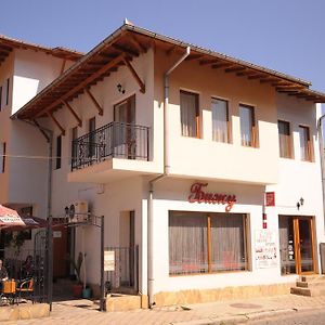 Family Hotel Biju Trjavna Exterior photo