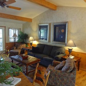C16, Two Bedroom, Two Bath, Log-Sided Harbor North Luxury Cottage With Hot Tub, Cottage Mount Ida Exterior photo