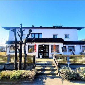 Pension Schwartzwirt Hotell Neusiedl am Steinfelde Exterior photo