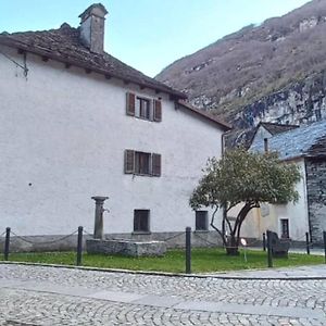 Armonia Edificio Storico Del 1563. Leilighet Cevio Exterior photo