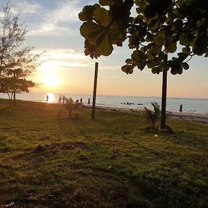 Private Beach House With Sunset View @ Kuala Penyu Sabah Hotell Kampong Tidong Exterior photo