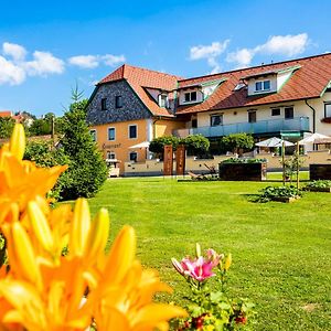 Gasthof Knappenwirt Hotell Mariahof Exterior photo