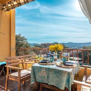 L'Odyssee Provencale, Un Duplex De Charme De 2 Chambres Au Pied Du Village Medieval De Bormes-Les-Mimosas, Offrant Des Prestations Haut De Gamme Et Une Superbe Vue Sur Le Massif Des Maures Exterior photo