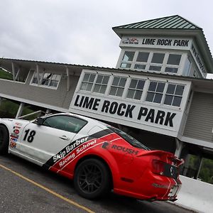 Walk To The Outfield Of Lime Rock Park Leilighet Salisbury Exterior photo