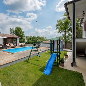A Charming Poolside Villa In Pazin Exterior photo