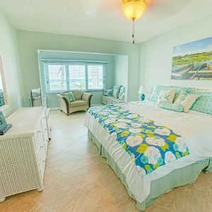 Gorgeous Ocean Views! Welcome To Bella Breeze! Beachfront 2Br 2Ba Leilighet Sion Farm Exterior photo