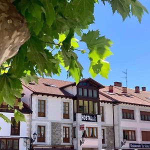 Hostal La Serna Hotell Potes Exterior photo