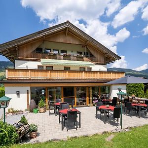 Haus Tirol Hotell Brixen im Thale Exterior photo