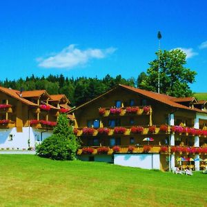 Pension Weghof Mit Gasthaus Hotell Böbrach Exterior photo