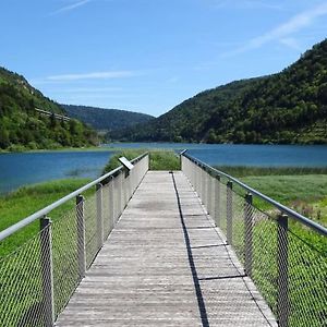 Charmant T3 A 5Mn A Pieds Du Lac De Nantua Leilighet Exterior photo