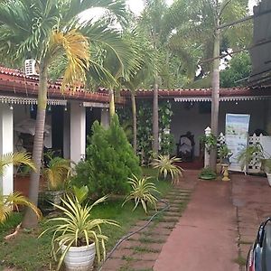 Uppuveli Beach House Hotell Trincomalee Exterior photo