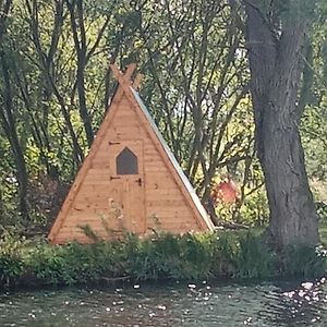 Teeny Tiny Tipi Lakeside Pod Hotell Clare Exterior photo